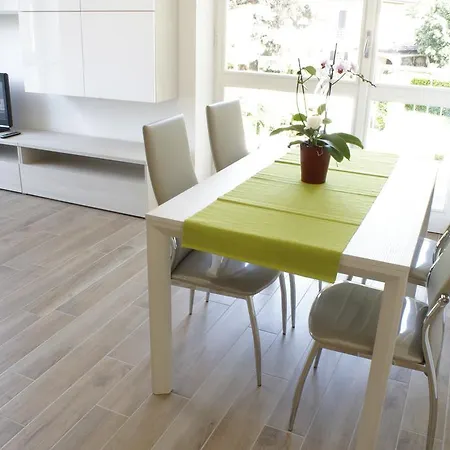 Apartament Azalea *